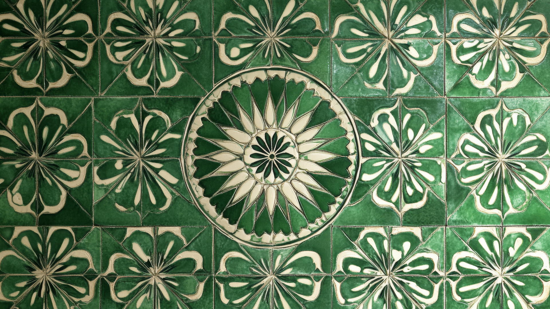 emerald green wallpaper with Moroccan tile pattern in green and white